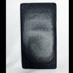 Louis Vuitton Brazza Wallet crafted from black Taiga leather. Code MI0090